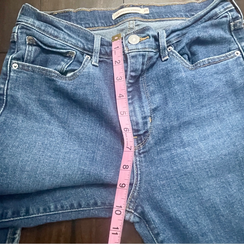LEVIS 724 HIGH RISE STRAIGHT Jeans zipper and Button Closure Medium Wash - Picture 9 of 15